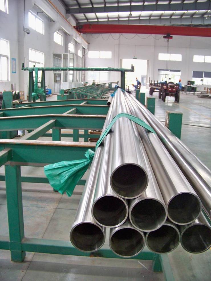 20cr不锈钢管    主要产品为高精度,冷拔,热扎;薄,中,厚壁无缝钢管