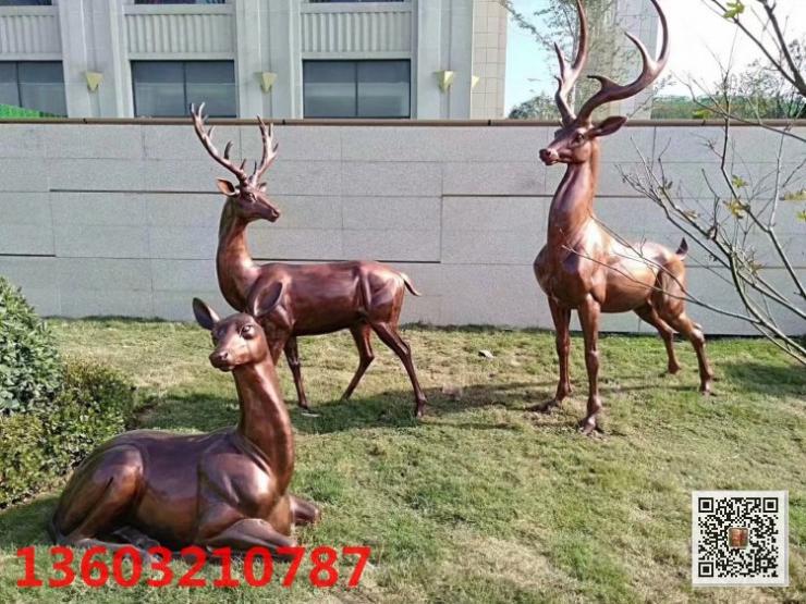 河北玻璃钢仿铜鹿雕塑,庭院小鹿雕塑摆件