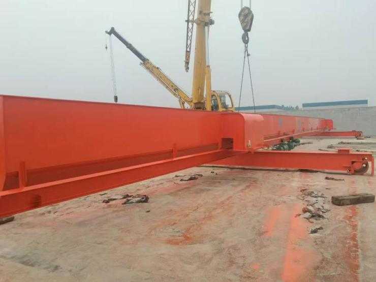 新闻:Doublegirderoverheadcrane吊钩式集装箱专用吊具 新闻:Doublegirderoverheadcrane吊钩式集装箱专用吊具