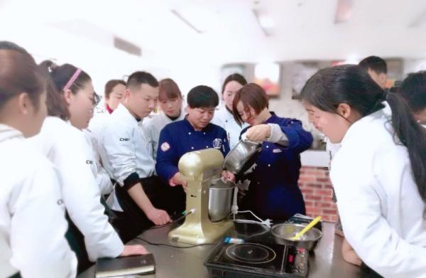 山东菏泽技术培训山东鄄城蛋糕师培训哪家好 山东菏泽技术培训