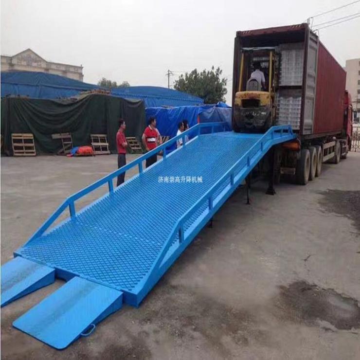 德州移动登车桥.仓库移动式登车桥价格表。 移动登车桥