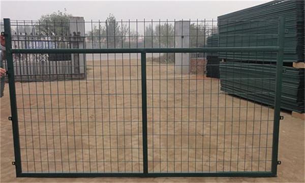 桥下金属防护栅栏网片_铁路防护栏 铁路防护栅栏